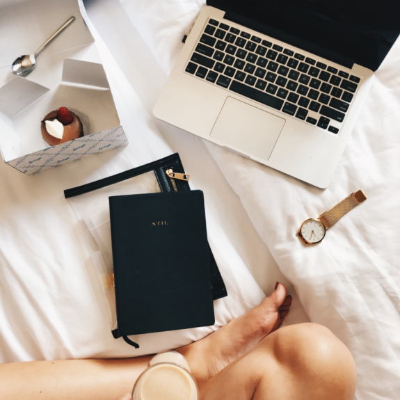 Today I'm sharing with you 7 time management tips for bloggers. If you're a beginner blogger these are perfect for you! And if you're not, they are too.