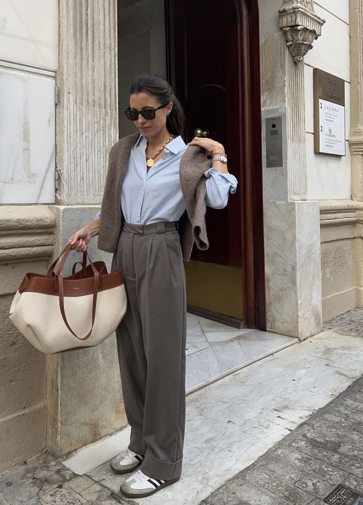 Not really sure on what to wear with grey pants? I got you! If you want to know what to wear with grey pants and look amazing this post is for you.