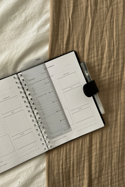 A weekly reset checklist can help you stay organized, prioritize tasks, and manage your energy and motivation so you can tackle the next week with renewed enthusiasm.