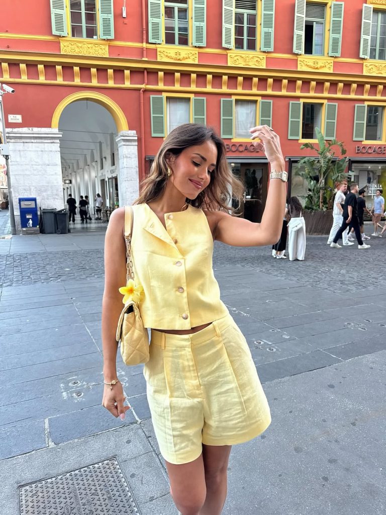 Discover seventeen amazing summer brunch outfit ideas that will make you the talk of the town once you wear them out!