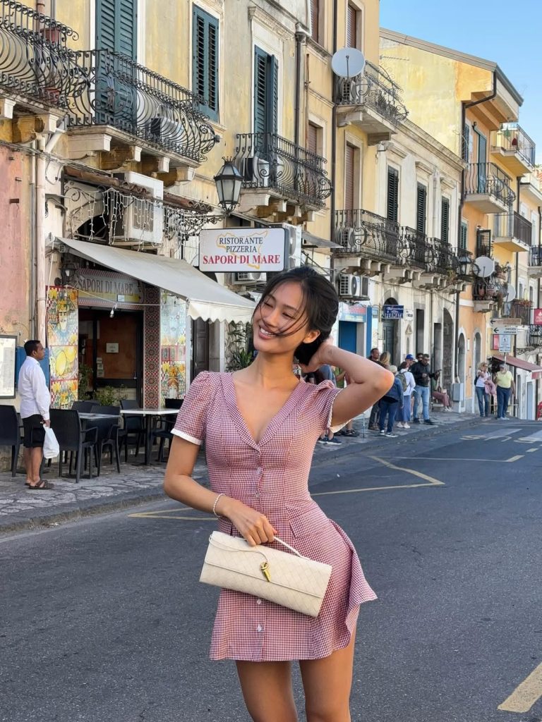 Discover seventeen amazing summer brunch outfit ideas that will make you the talk of the town once you wear them out!