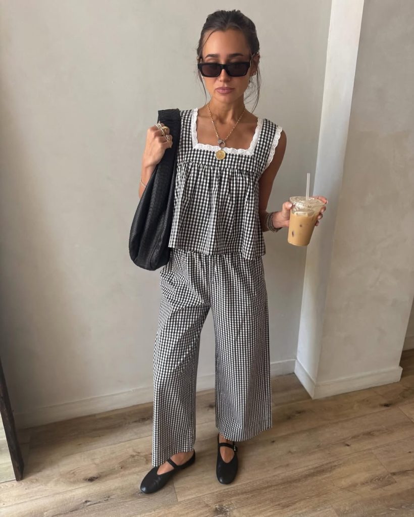 Discover seventeen amazing summer brunch outfit ideas that will make you the talk of the town once you wear them out!