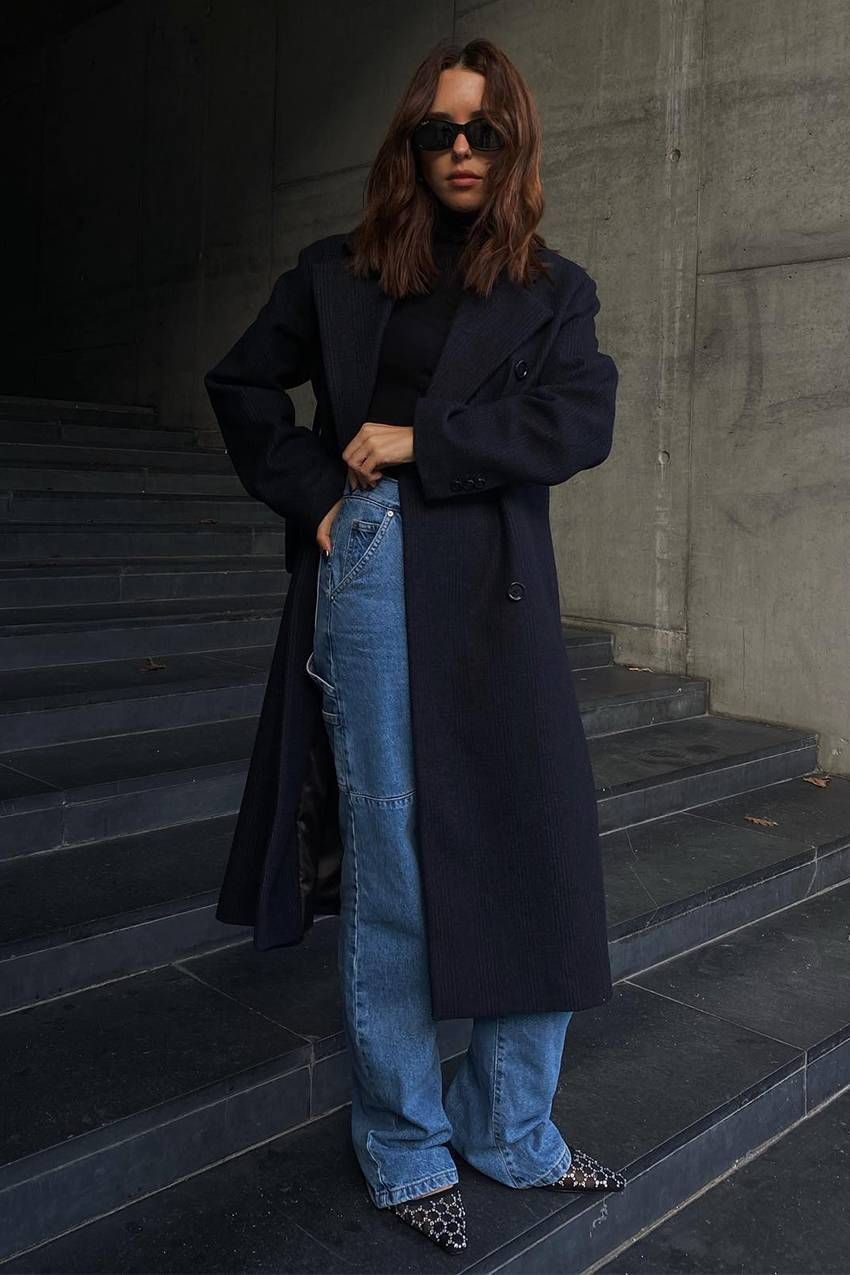 But here’s the truth: looking put-together doesn’t have to take forever. It’s all about being intentional with the items you own, so you can throw together an outfit in ten minutes and walk out the door feeling confident—no overthinking, no chaos.
That’s why I put this guide together - to help you choose your winter outfits even when life gets the best out of you. Because everyone wants to look comfortable and chic
These 9 winter outfits are all easy, comfortable, and chic, and you can recreate them with basics you already have in your closet.