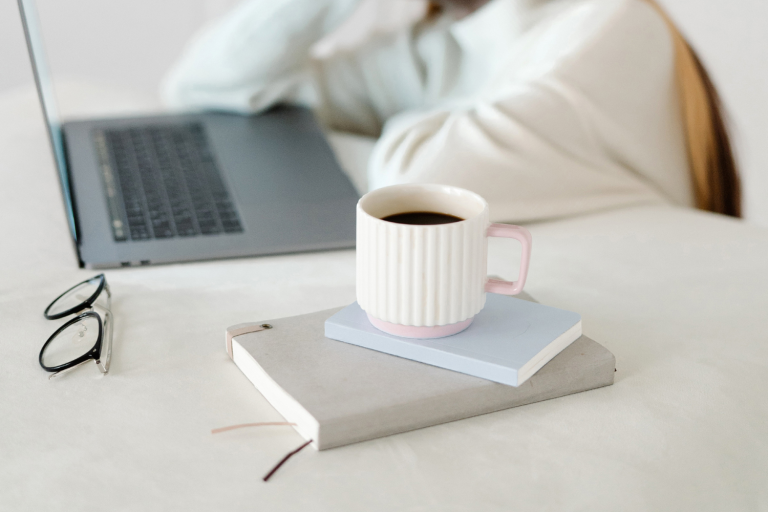 I’m giving you a chic, zero-overwhelm life admin checklist that’s simple enough to stick to and powerful enough to make your days run smoother.